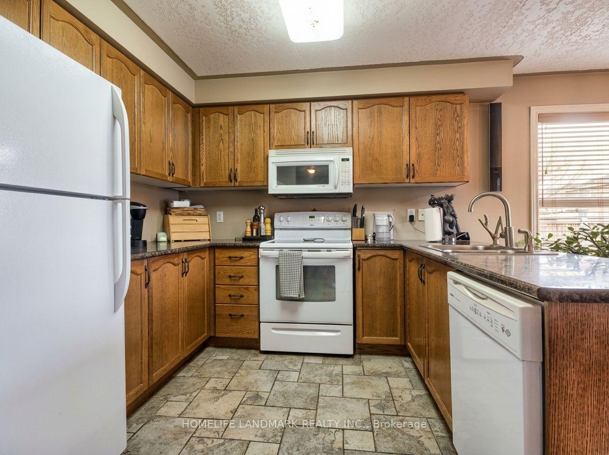Photo 10 of 40 Bambi Crescent, Georgina, Keswick South — HOMEH