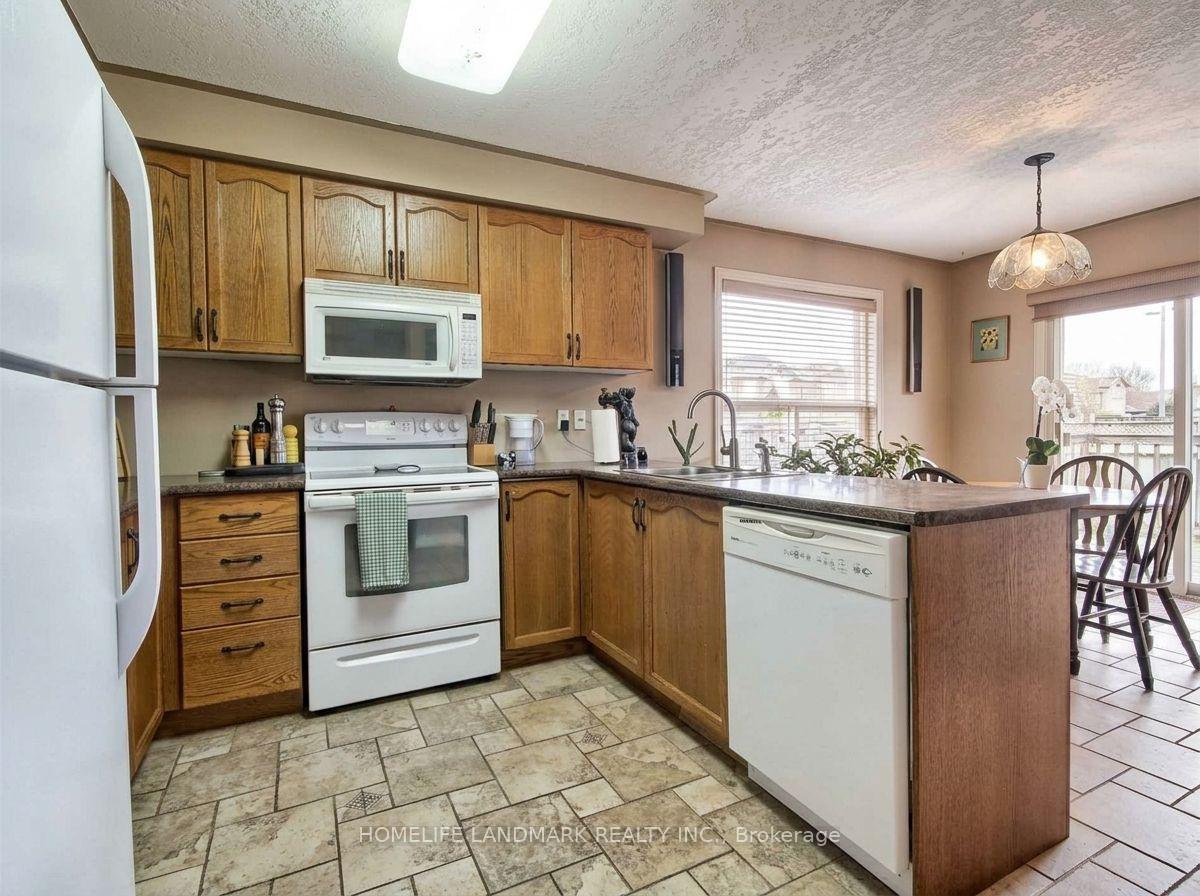 Photo 11 of 40 Bambi Crescent, Georgina, Keswick South — HOMEH