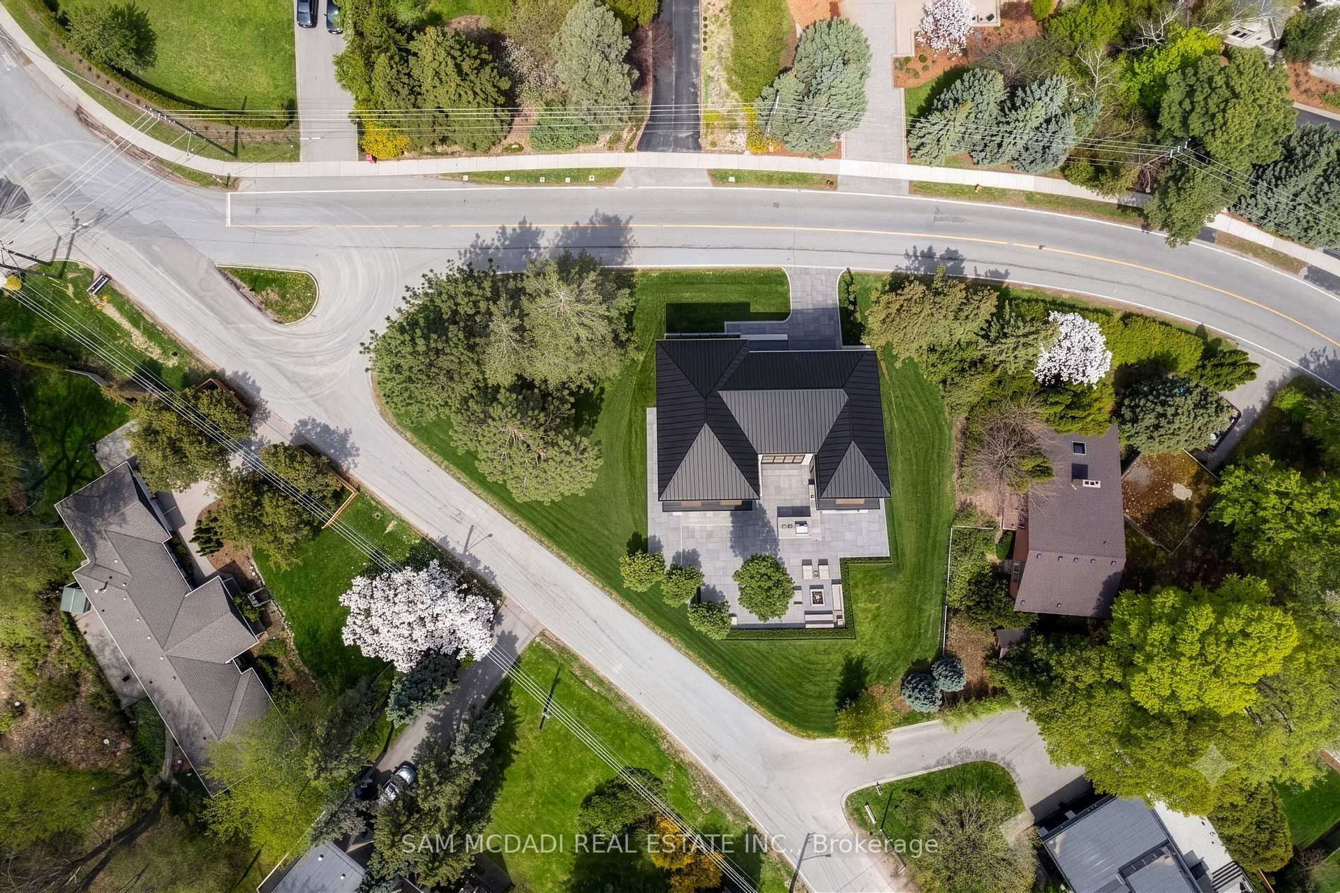 Photo 7 of 600 Bob O Link Road, Mississauga, Clarkson — HOMEH