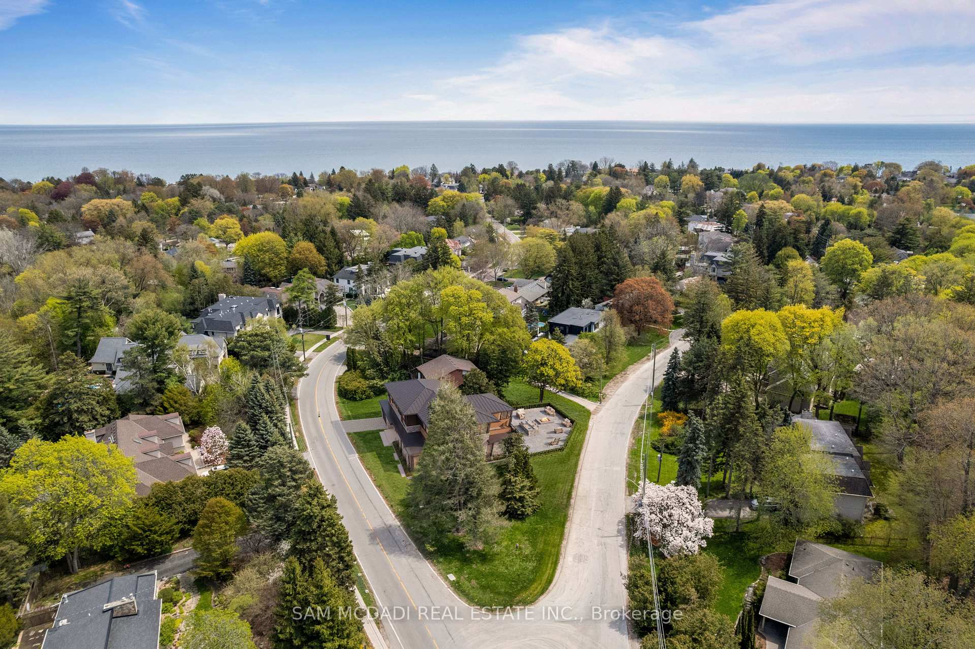 Photo 8 of 600 Bob O Link Road, Mississauga, Clarkson — HOMEH