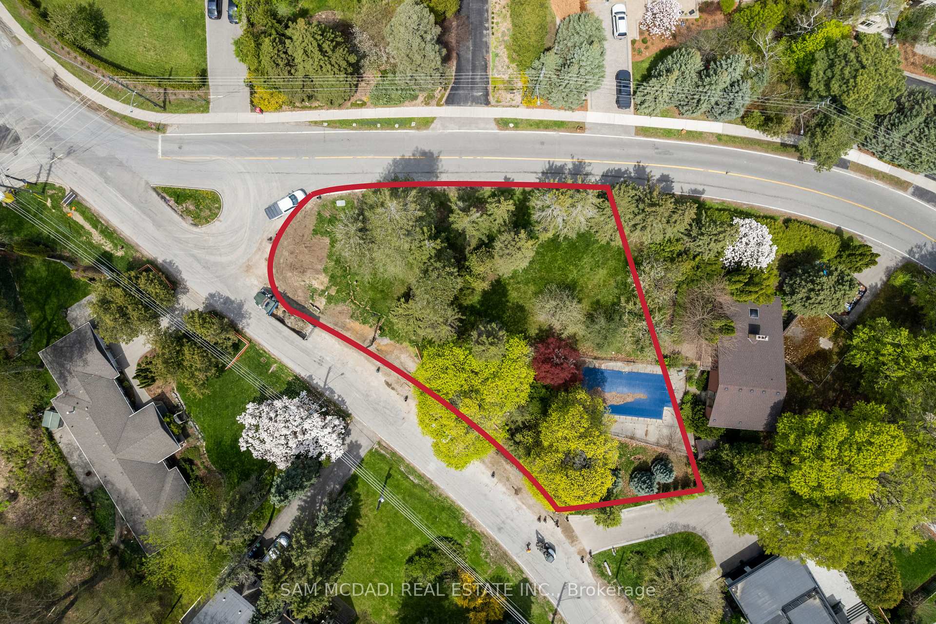 Photo 9 of 600 Bob O Link Road, Mississauga, Clarkson — HOMEH