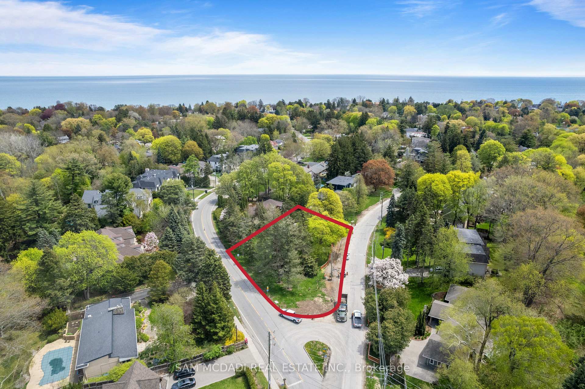 Photo 12 of 600 Bob O Link Road, Mississauga, Clarkson — HOMEH
