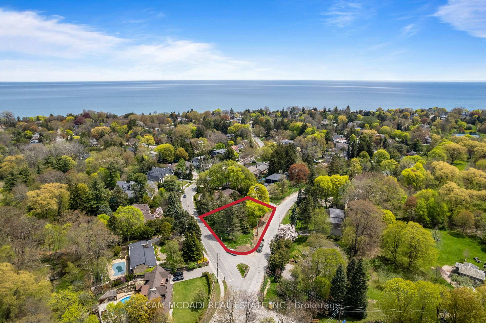 Photo 13 of 600 Bob O Link Road, Mississauga, Clarkson — HOMEH