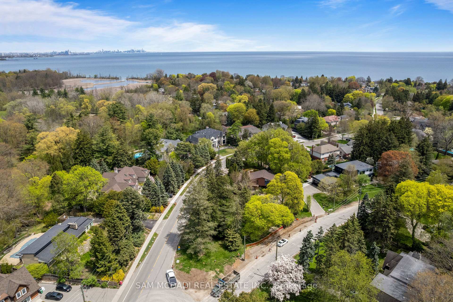 Photo 14 of 600 Bob O Link Road, Mississauga, Clarkson — HOMEH