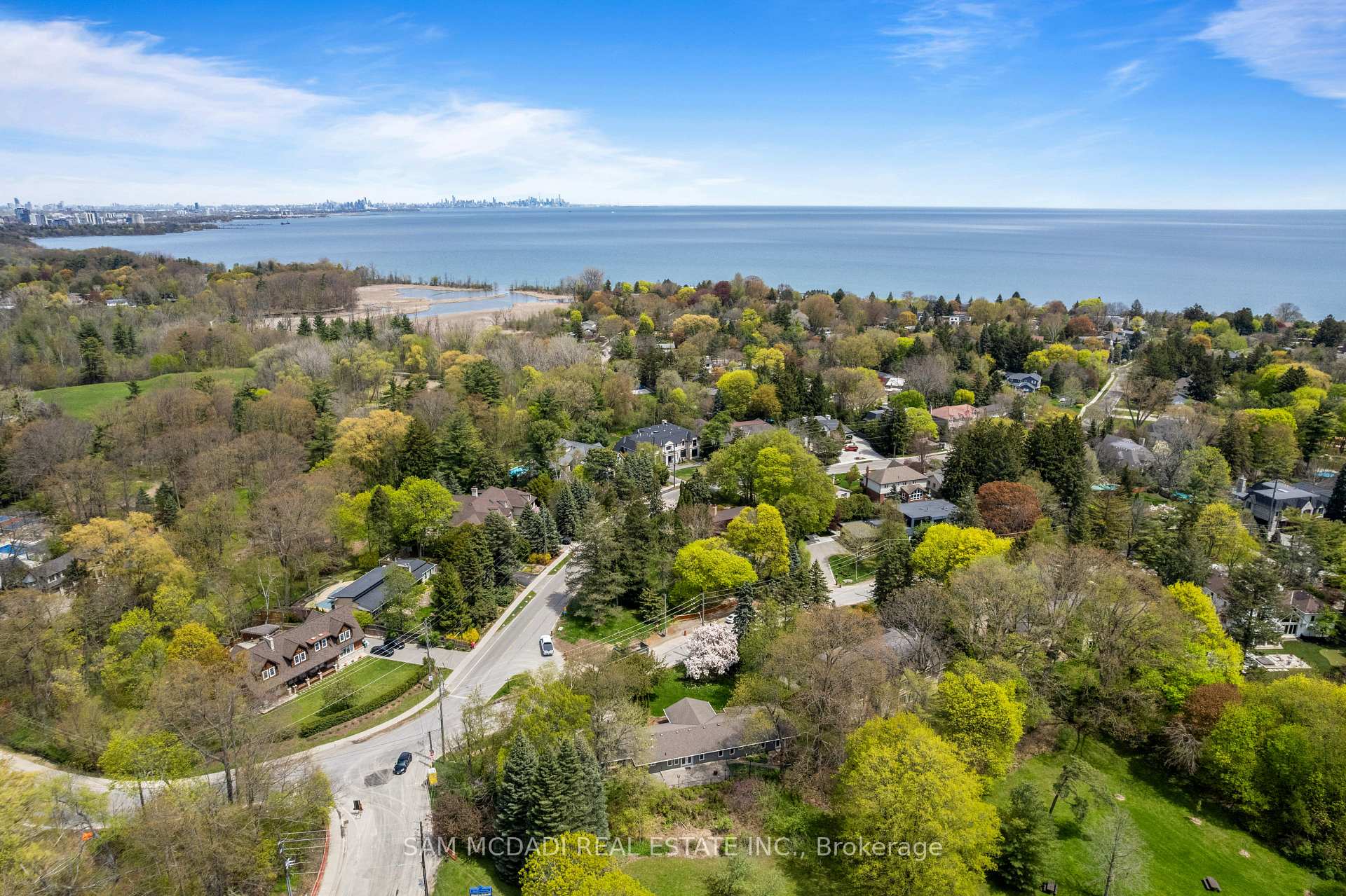 Photo 15 of 600 Bob O Link Road, Mississauga, Clarkson — HOMEH