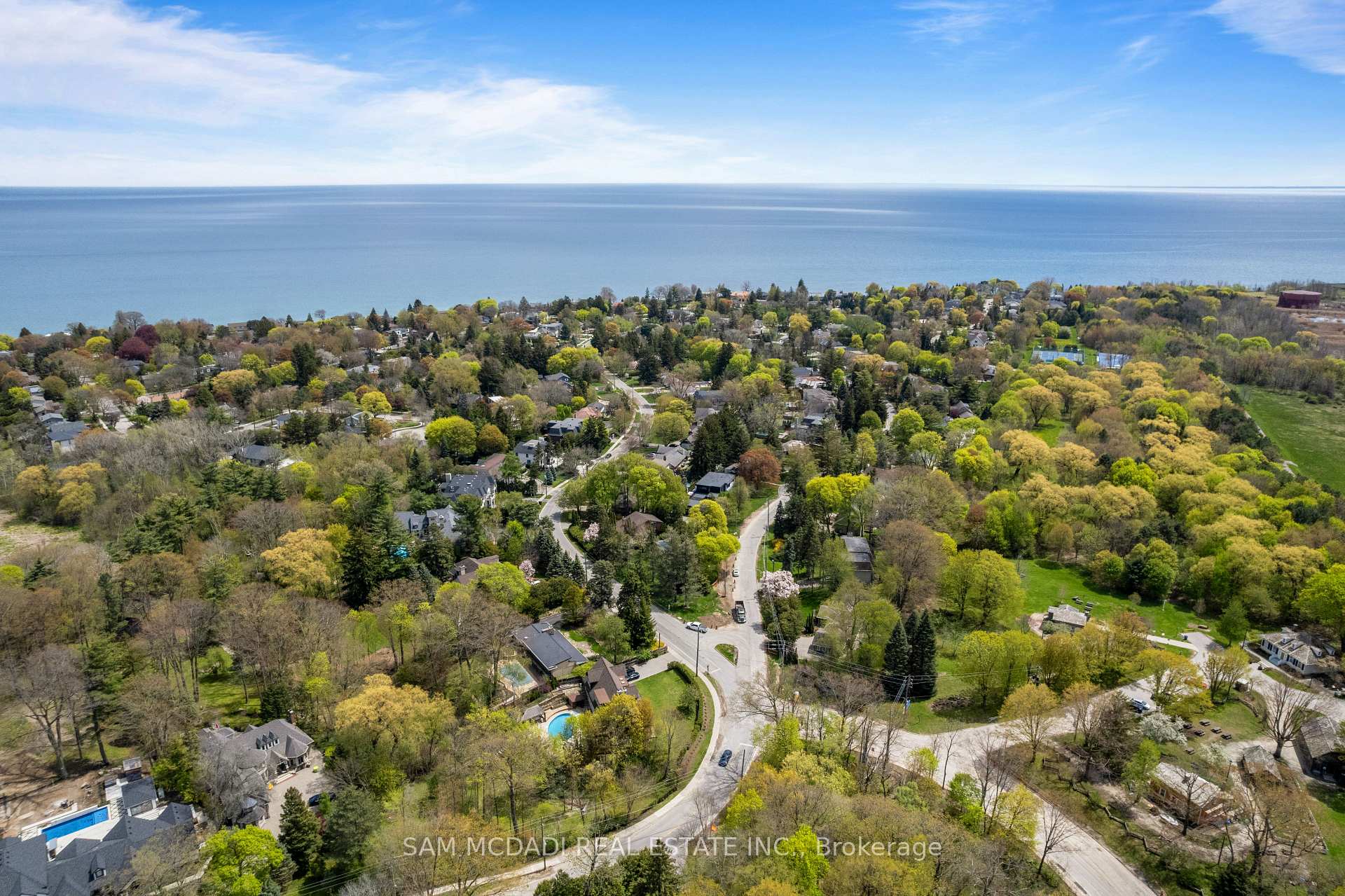 Photo 16 of 600 Bob O Link Road, Mississauga, Clarkson — HOMEH