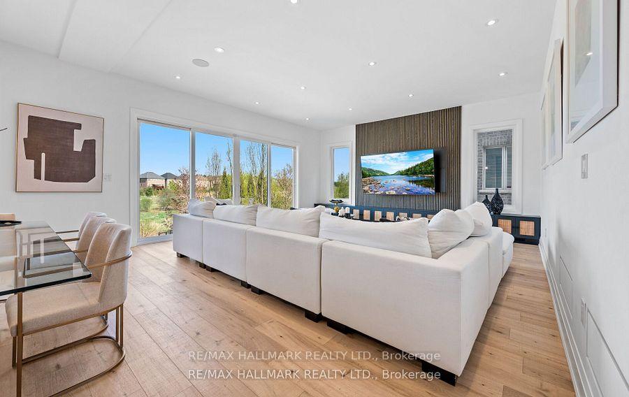 Photo 8 of 119 Pointon Street, Aurora, Bayview Northeast — HOMEH