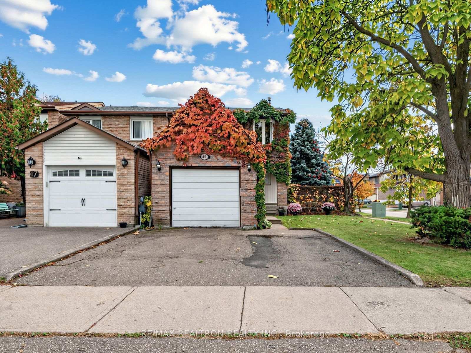 Photo 2 of 45 Mcclintock Crescent, Vaughan, Lakeview Estates — HOMEH