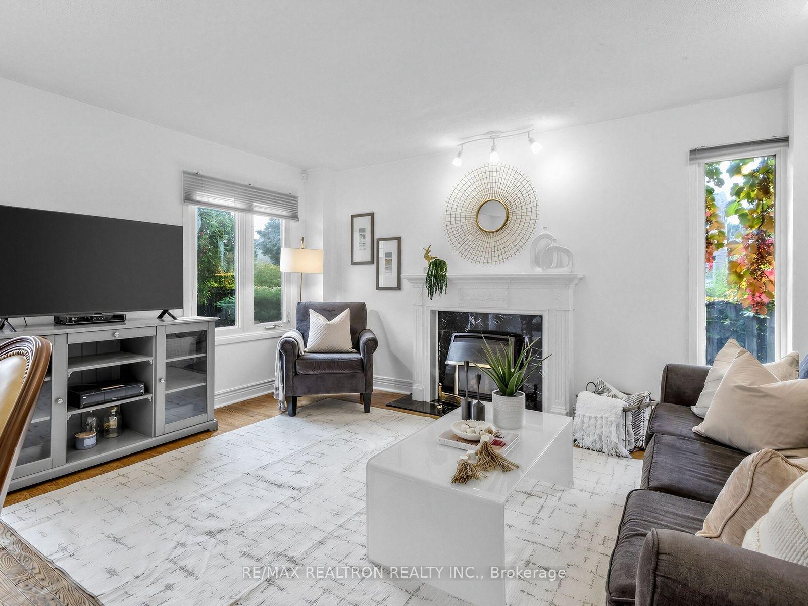 Photo 5 of 45 Mcclintock Crescent, Vaughan, Lakeview Estates — HOMEH