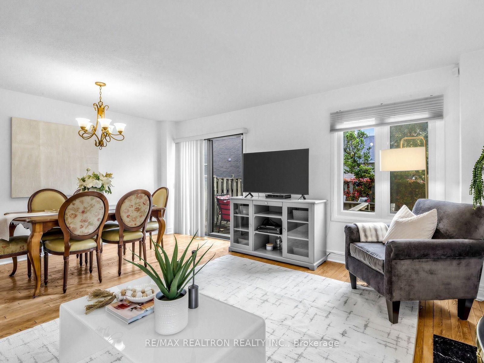 Photo 7 of 45 Mcclintock Crescent, Vaughan, Lakeview Estates — HOMEH