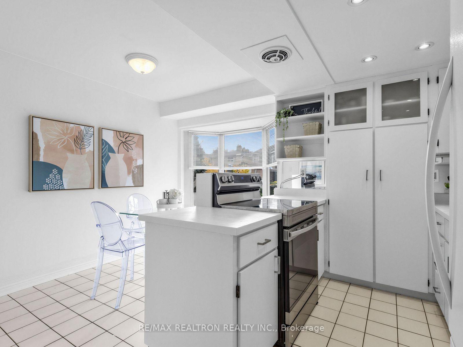 Photo 13 of 45 Mcclintock Crescent, Vaughan, Lakeview Estates — HOMEH