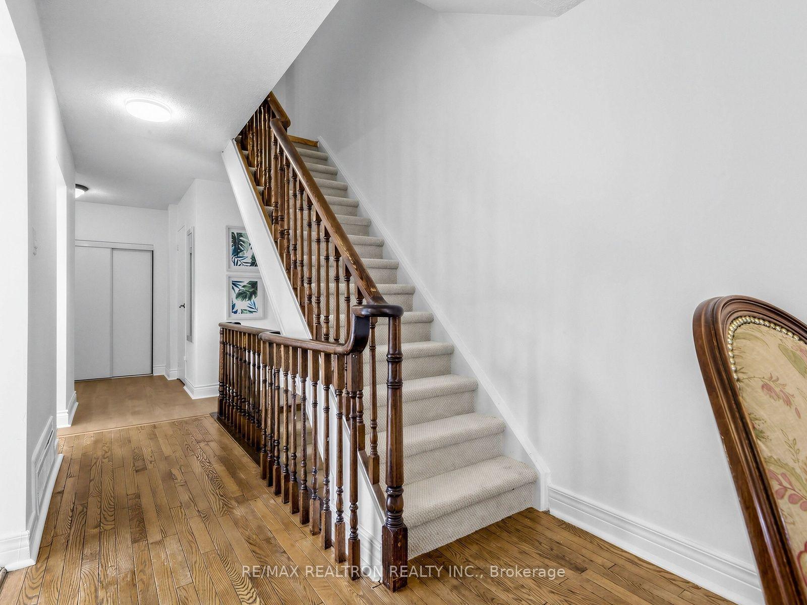 Photo 16 of 45 Mcclintock Crescent, Vaughan, Lakeview Estates — HOMEH