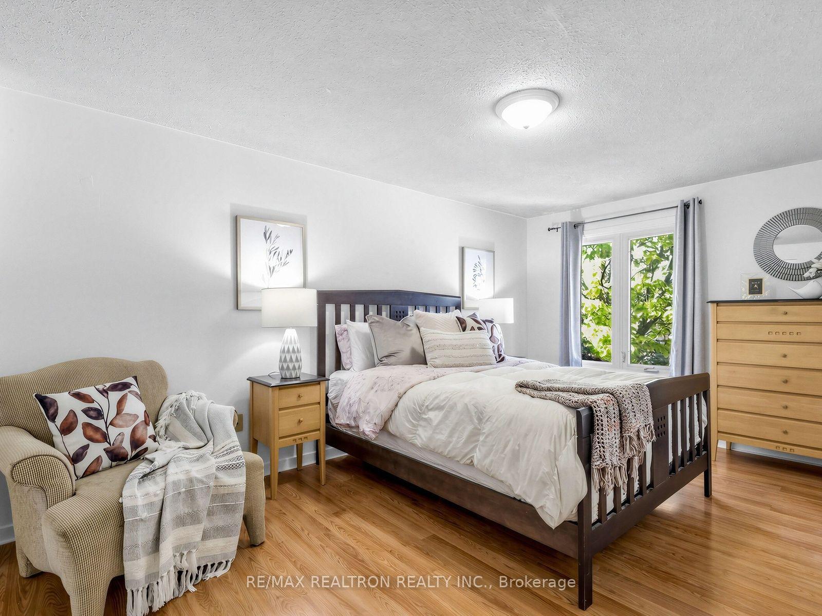 Photo 17 of 45 Mcclintock Crescent, Vaughan, Lakeview Estates — HOMEH