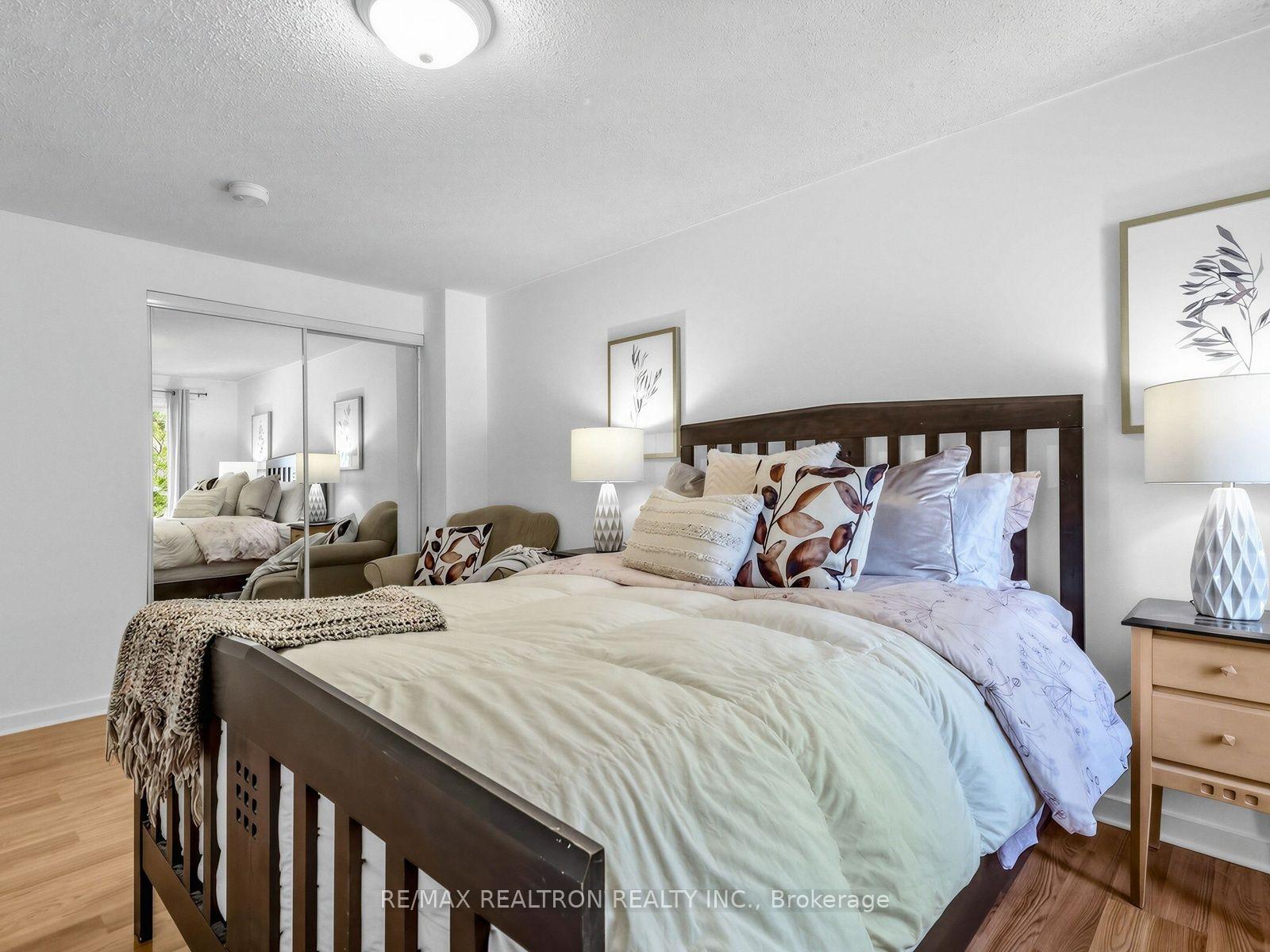 Photo 18 of 45 Mcclintock Crescent, Vaughan, Lakeview Estates — HOMEH