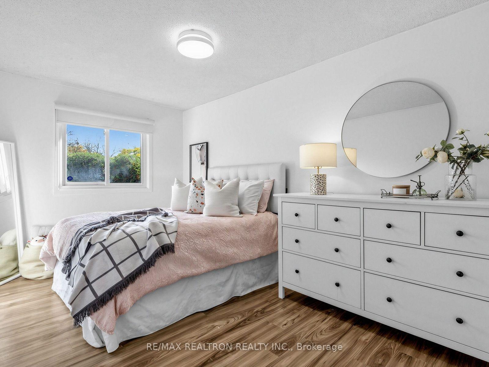 Photo 19 of 45 Mcclintock Crescent, Vaughan, Lakeview Estates — HOMEH