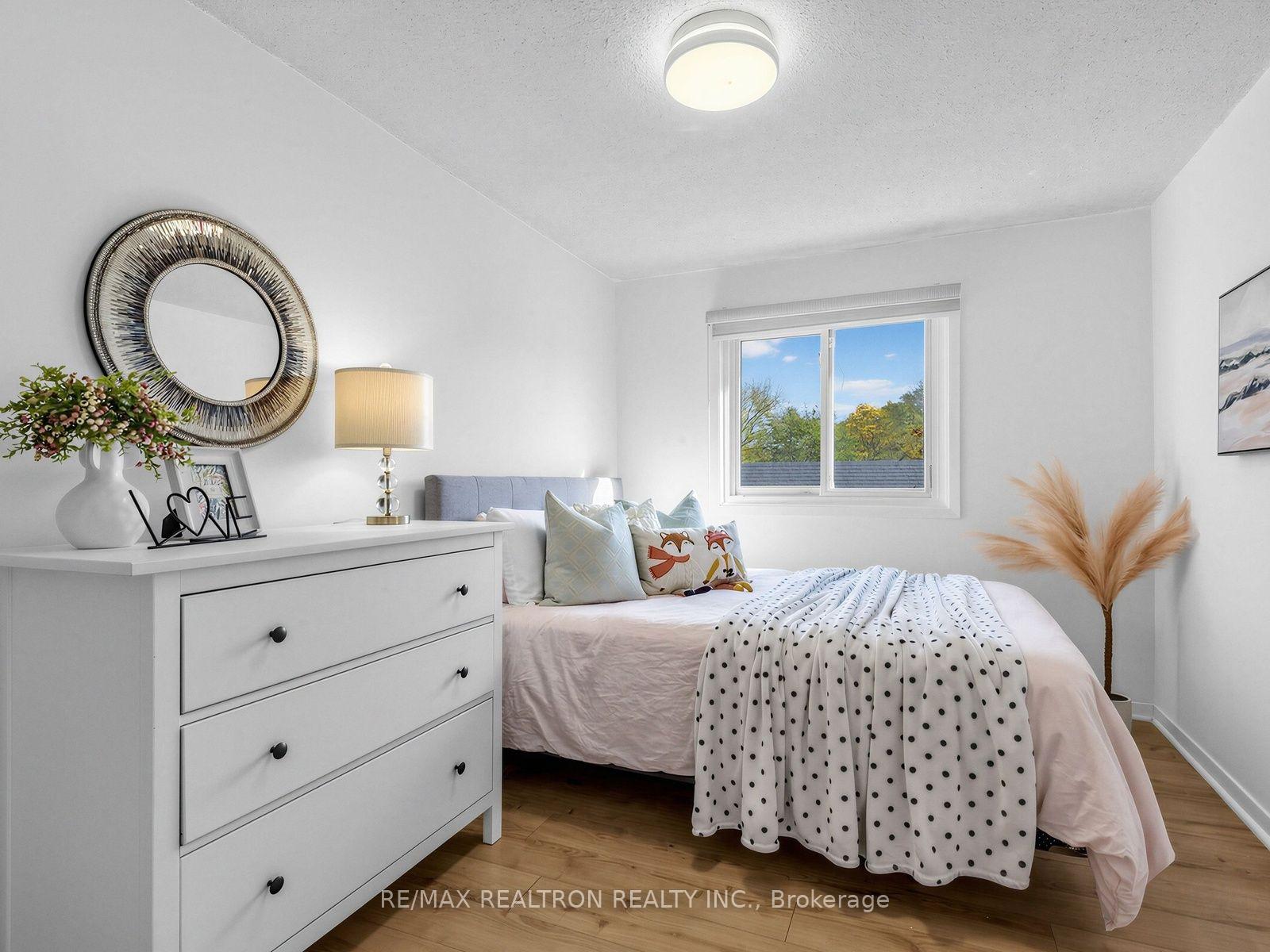 Photo 21 of 45 Mcclintock Crescent, Vaughan, Lakeview Estates — HOMEH