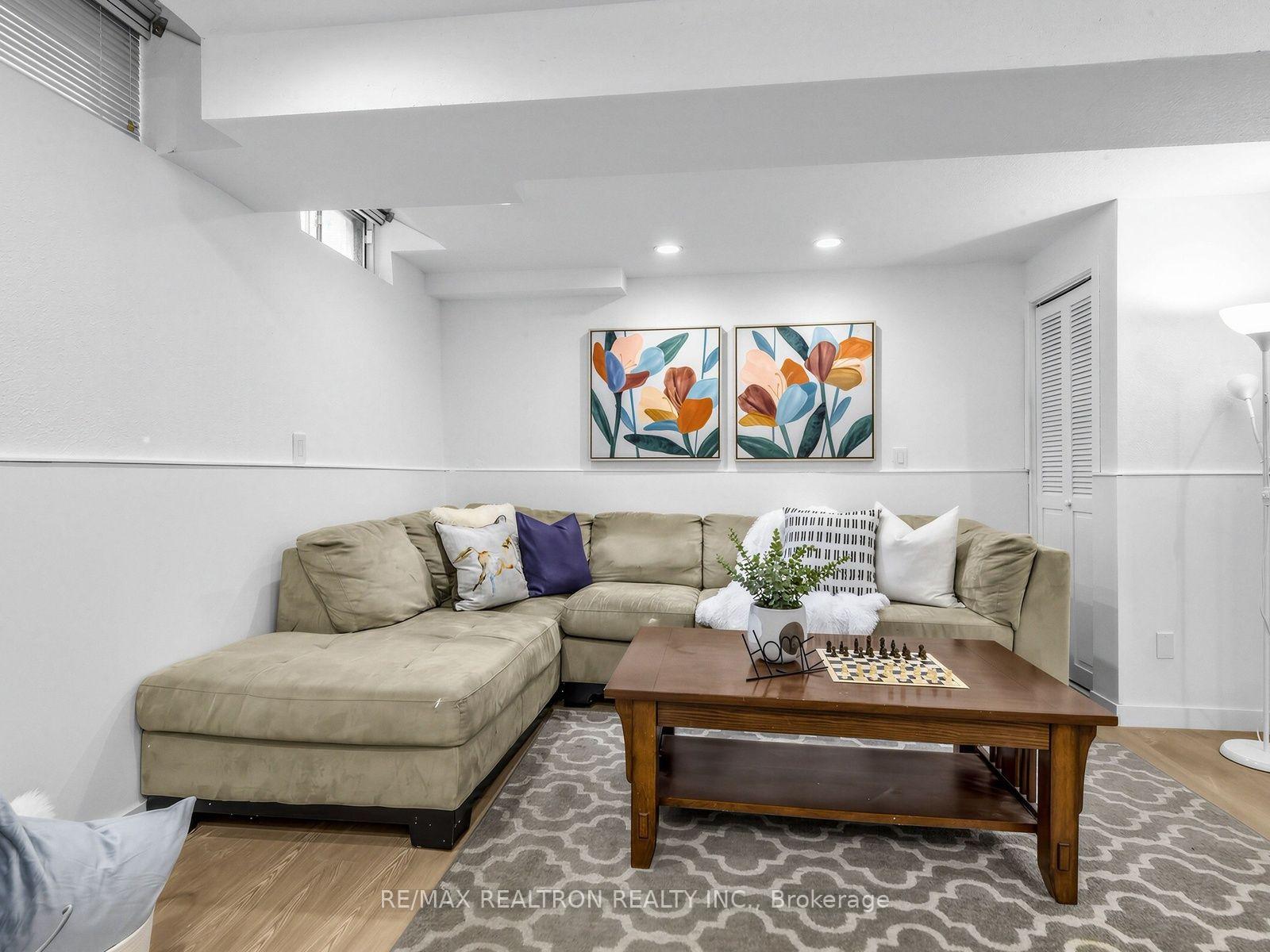 Photo 26 of 45 Mcclintock Crescent, Vaughan, Lakeview Estates — HOMEH