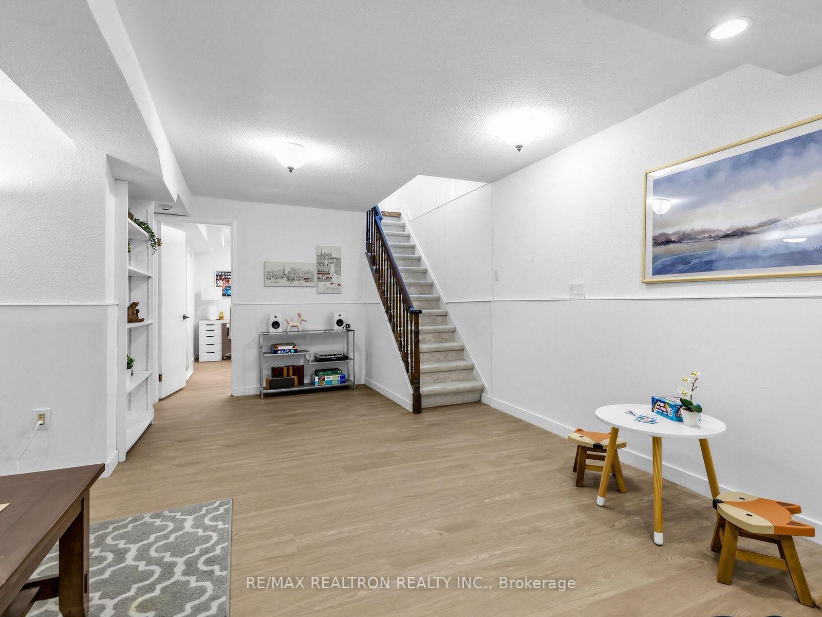 Photo 27 of 45 Mcclintock Crescent, Vaughan, Lakeview Estates — HOMEH