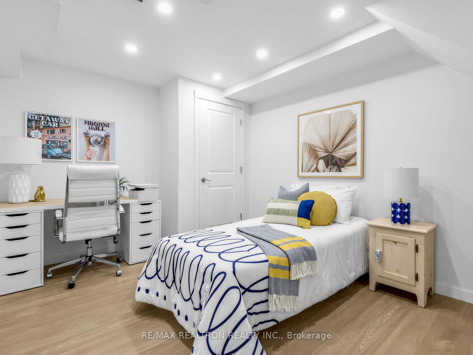 Photo 28 of 45 Mcclintock Crescent, Vaughan, Lakeview Estates — HOMEH