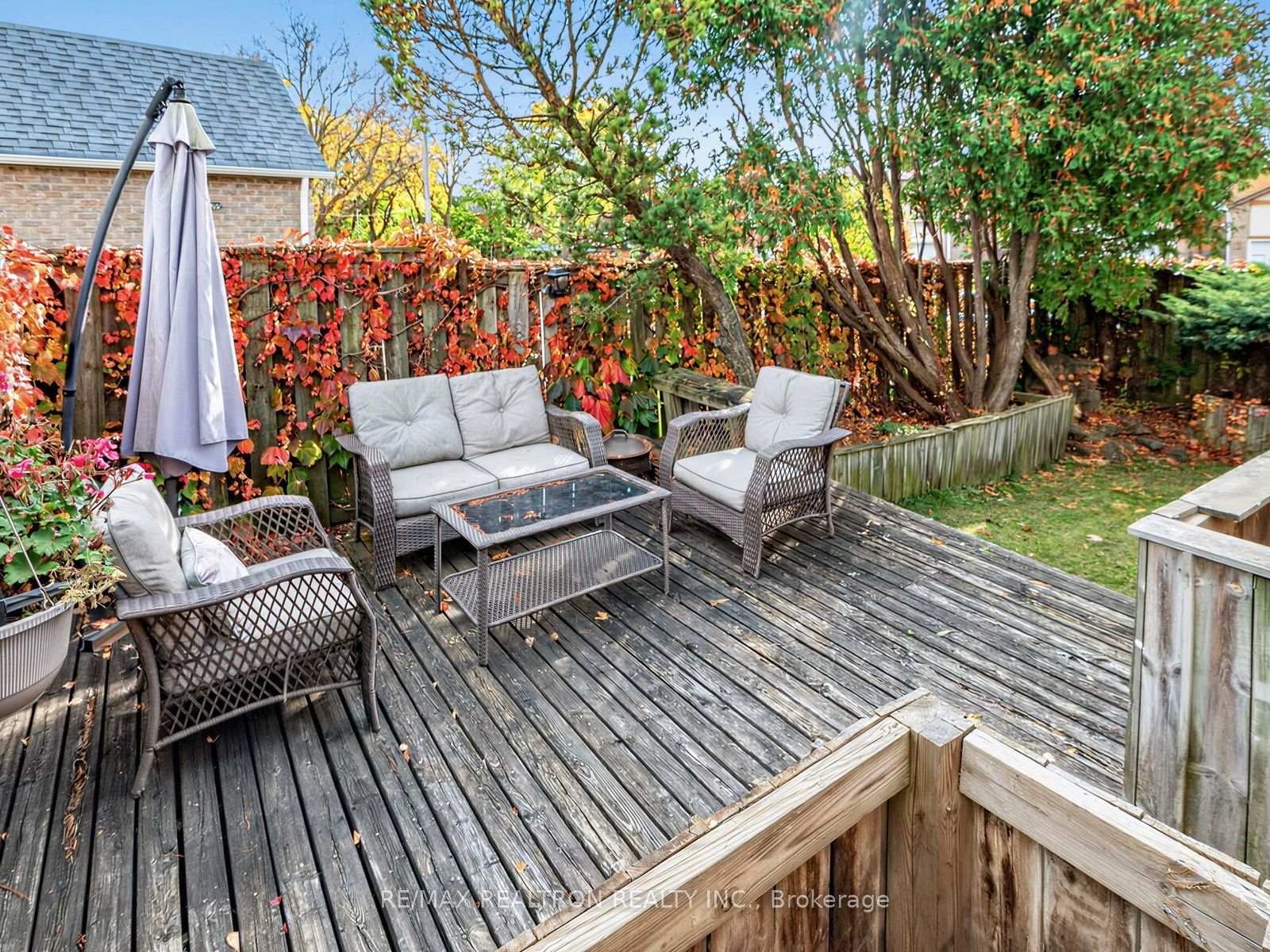 Photo 32 of 45 Mcclintock Crescent, Vaughan, Lakeview Estates — HOMEH