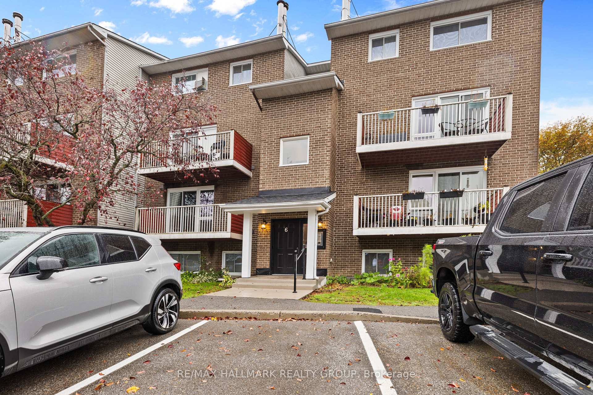 Photo 2 of Unit 605, 1589 St Bernard Street, Ottawa, Sawmill Creek/Timbermill — HOMEH