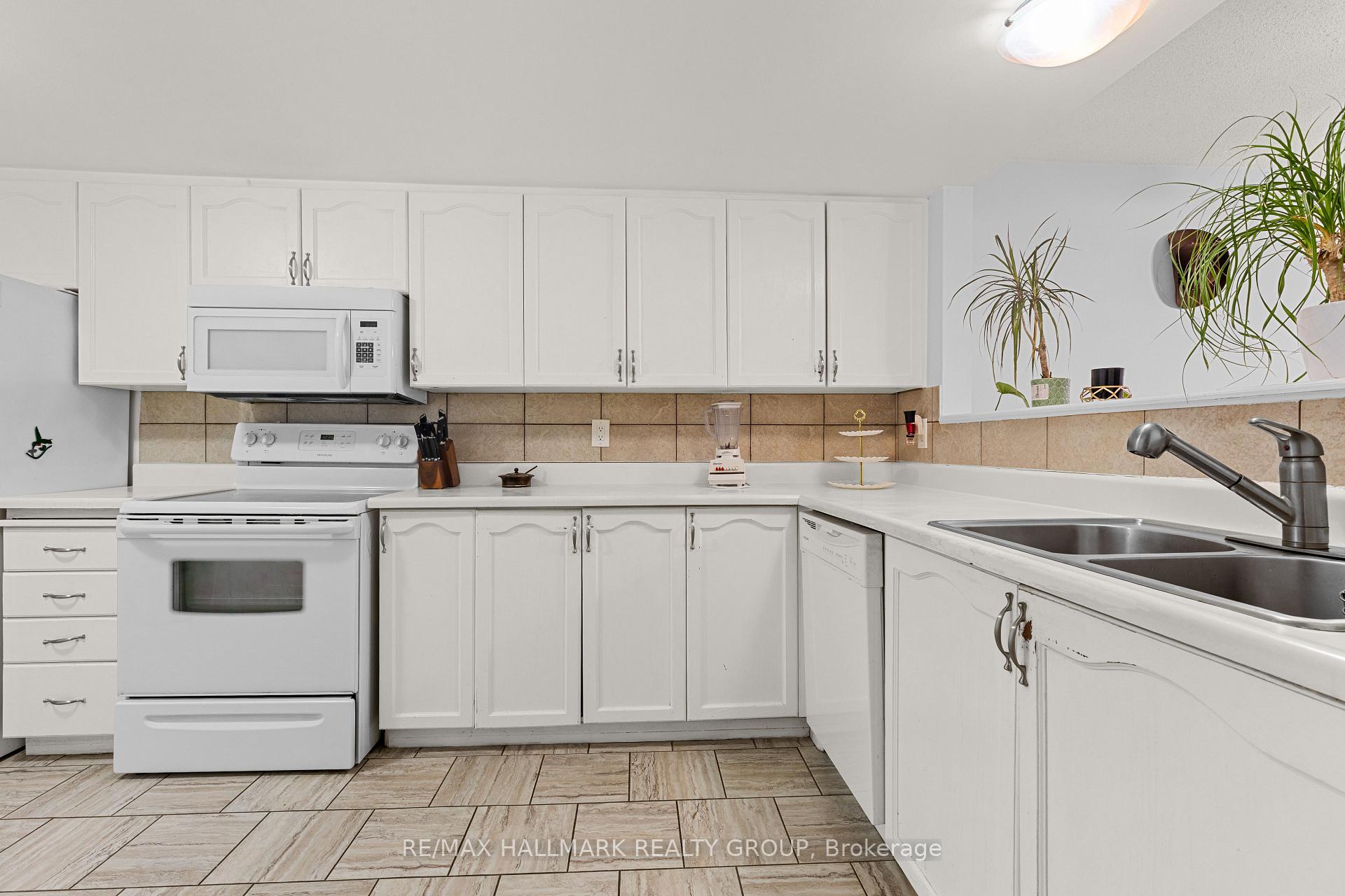 Photo 11 of Unit 605, 1589 St Bernard Street, Ottawa, Sawmill Creek/Timbermill — HOMEH