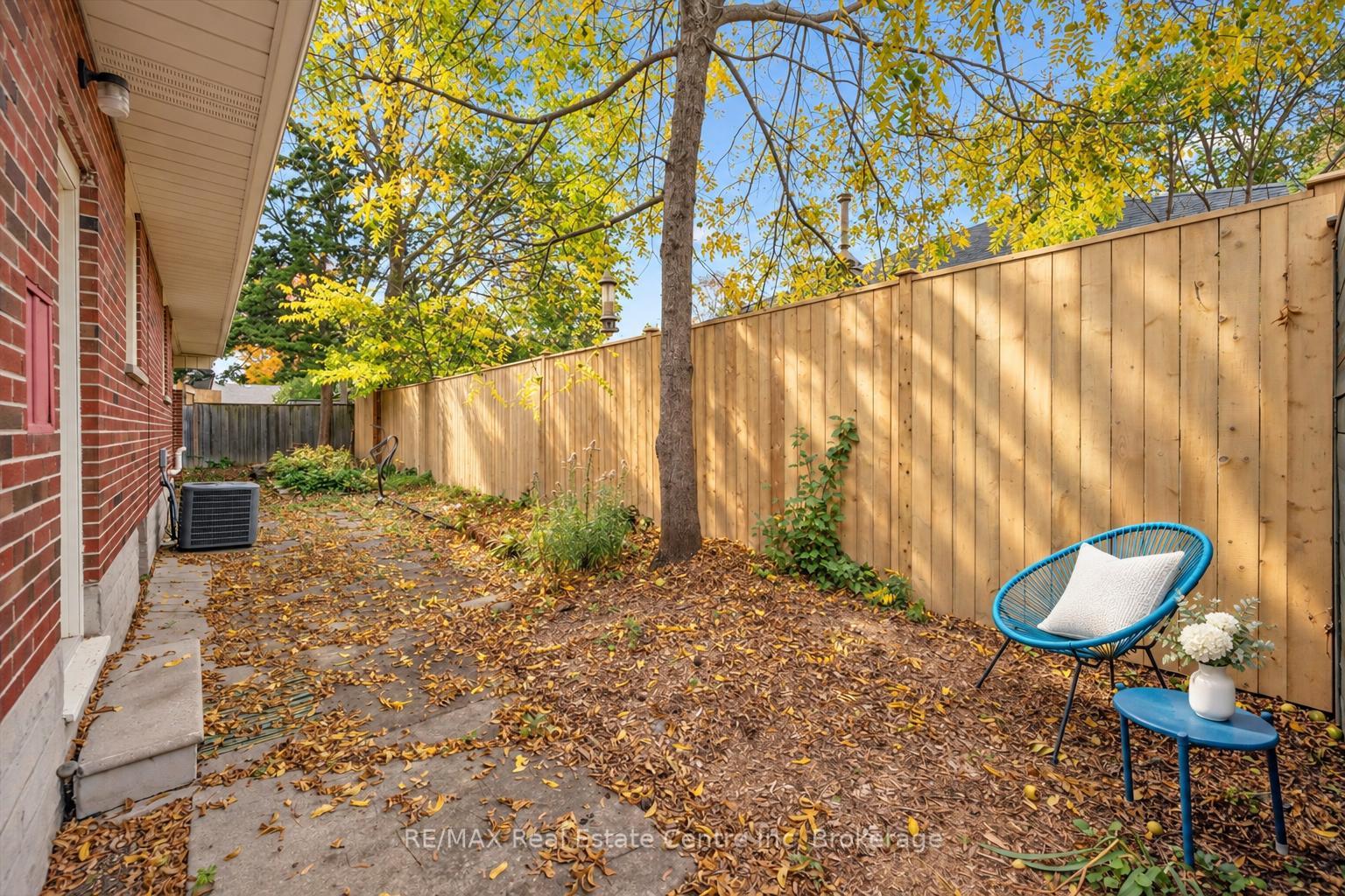 Photo 25 of 1 Cadillac Drive, Guelph, St. George's — HOMEH
