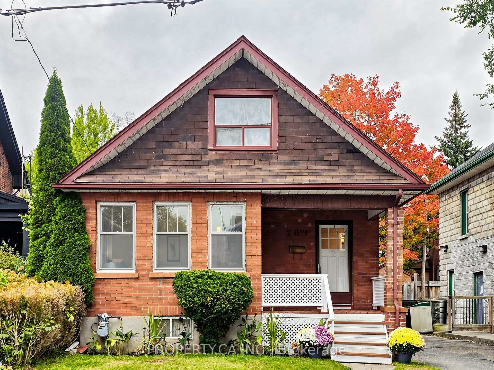 Photo 2 of 205 Dearborn Avenue, Oshawa, O'Neill — HOMEH