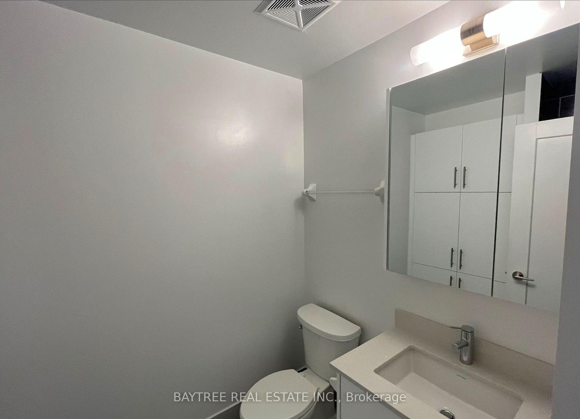 Photo 6 of Unit 812, 95 Oneida Crescent, Richmond Hill, Langstaff — HOMEH