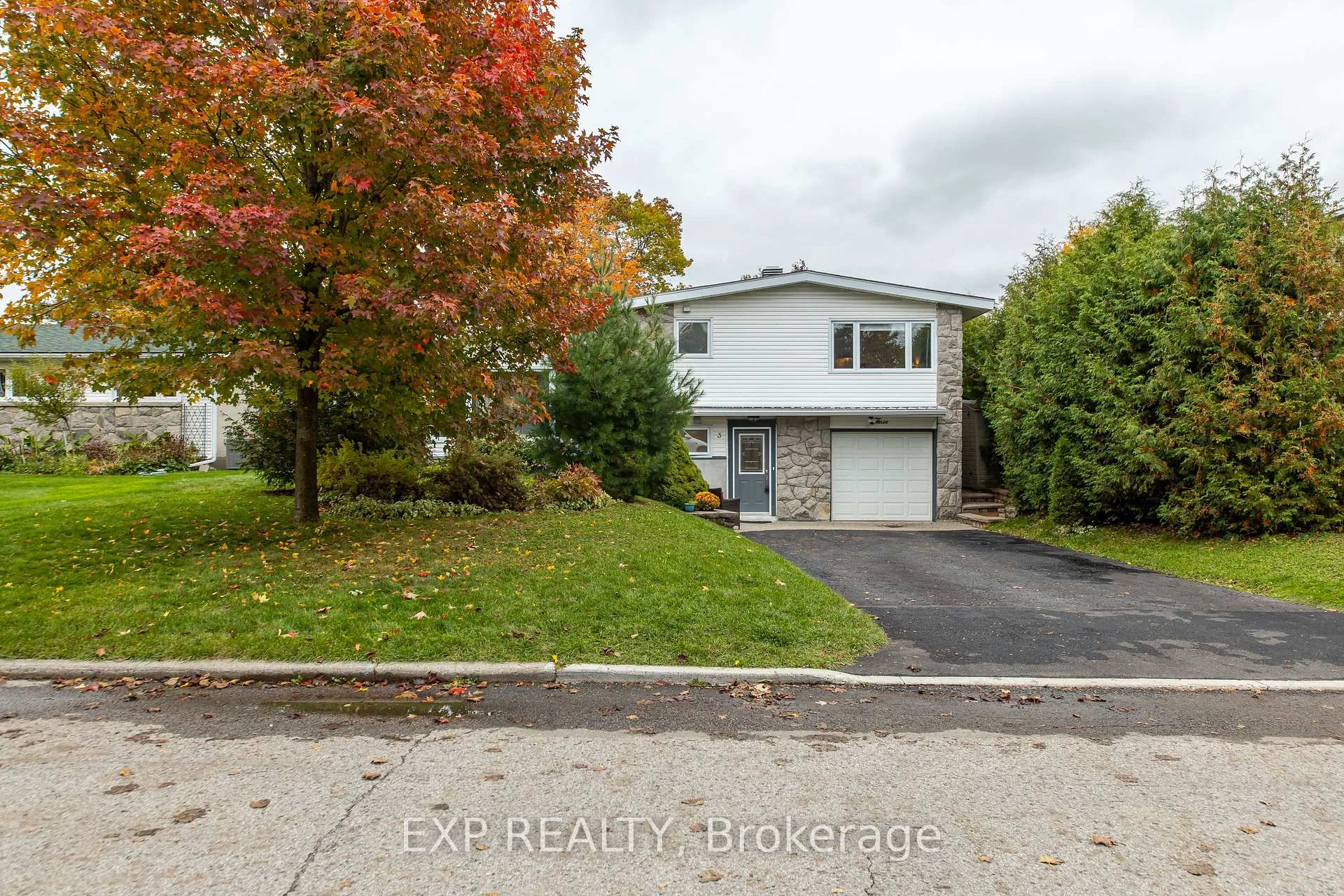 Photo 4 of 3 Welkin Crescent, Ottawa, Borden Farm/Stewart Farm/Carleton Heights/Parkwood Hills — HOMEH
