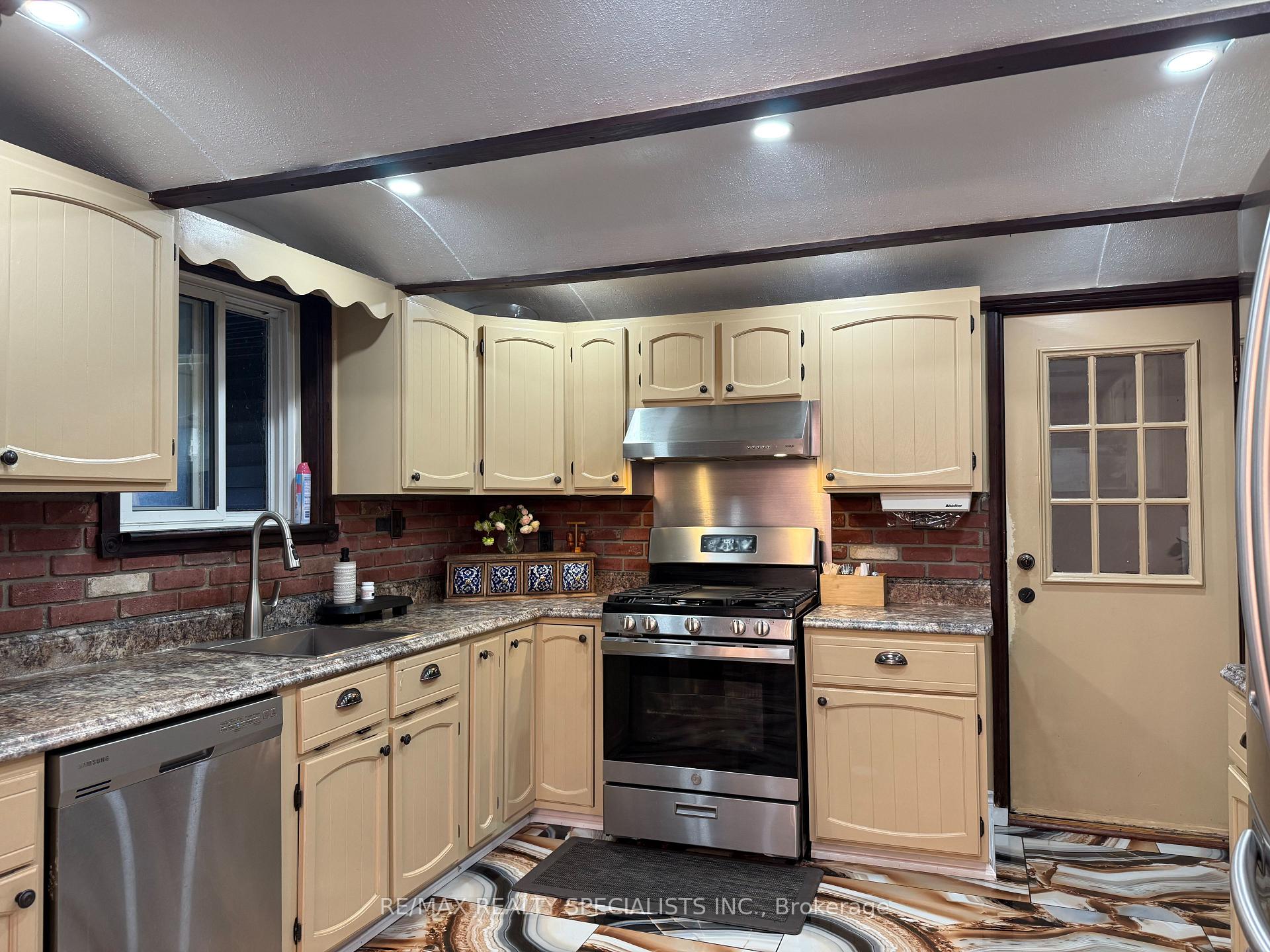 Photo 9 of 720 Doans Ridge Road, Welland, Cooks Mills — HOMEH