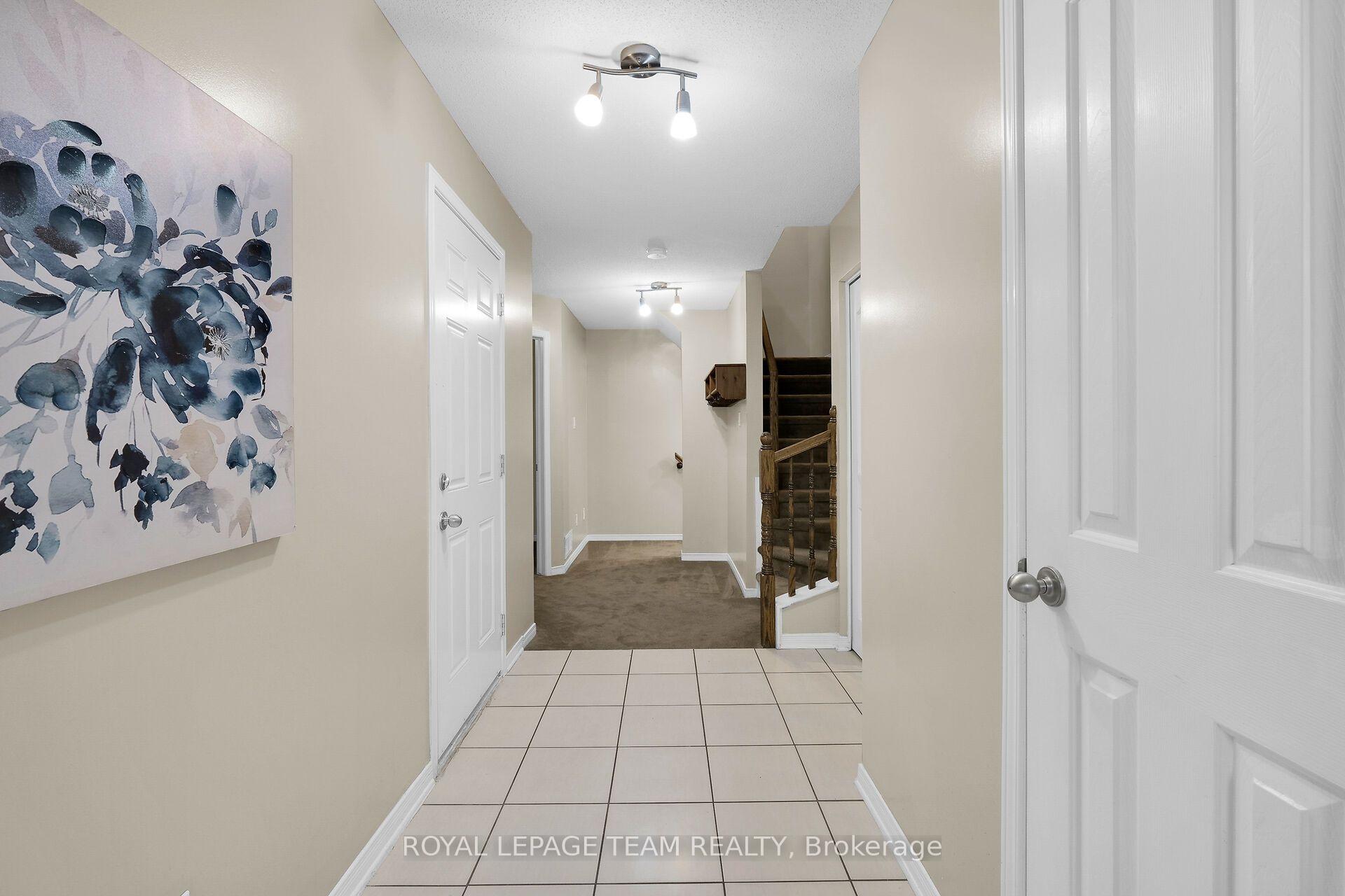 Photo 3 of 137 Corinth Private, Ottawa, Merivale Industrial Park/Citiplace — HOMEH