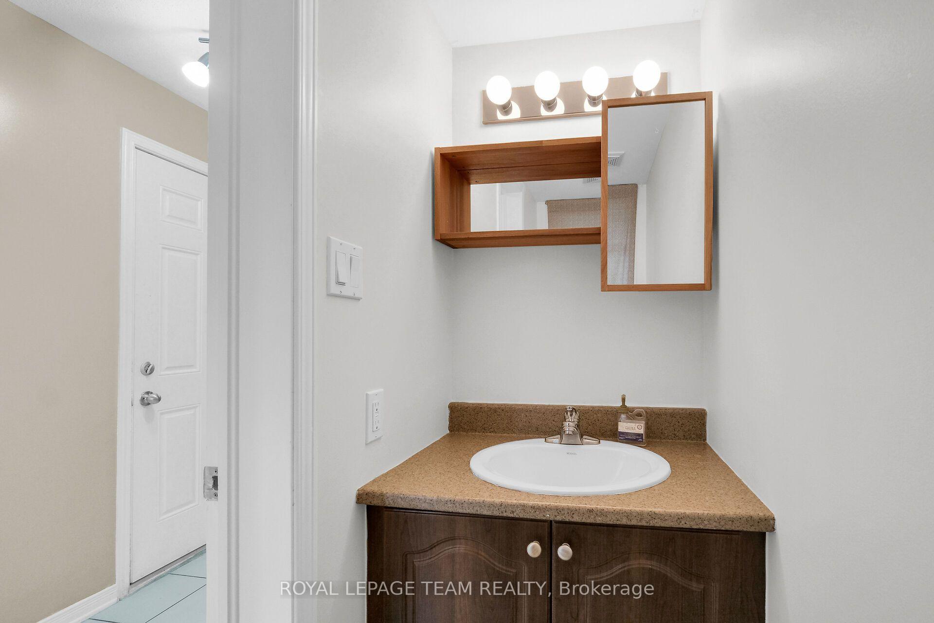 Photo 6 of 137 Corinth Private, Ottawa, Merivale Industrial Park/Citiplace — HOMEH