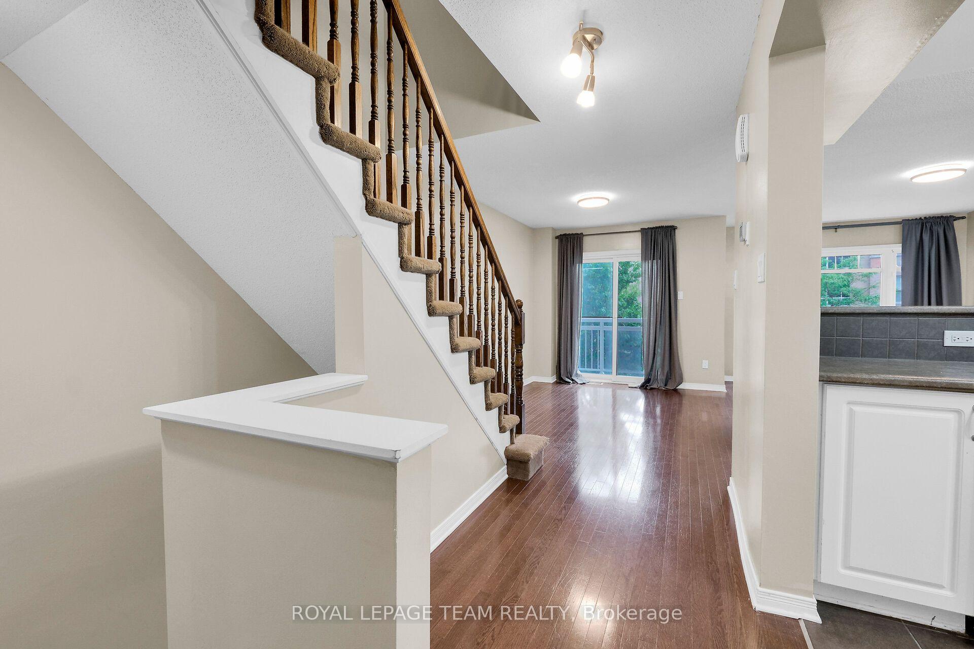 Photo 7 of 137 Corinth Private, Ottawa, Merivale Industrial Park/Citiplace — HOMEH