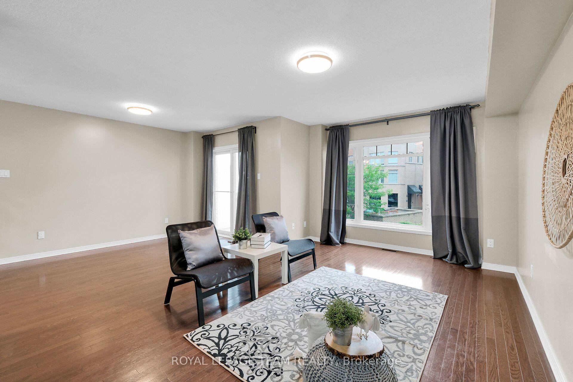 Photo 9 of 137 Corinth Private, Ottawa, Merivale Industrial Park/Citiplace — HOMEH