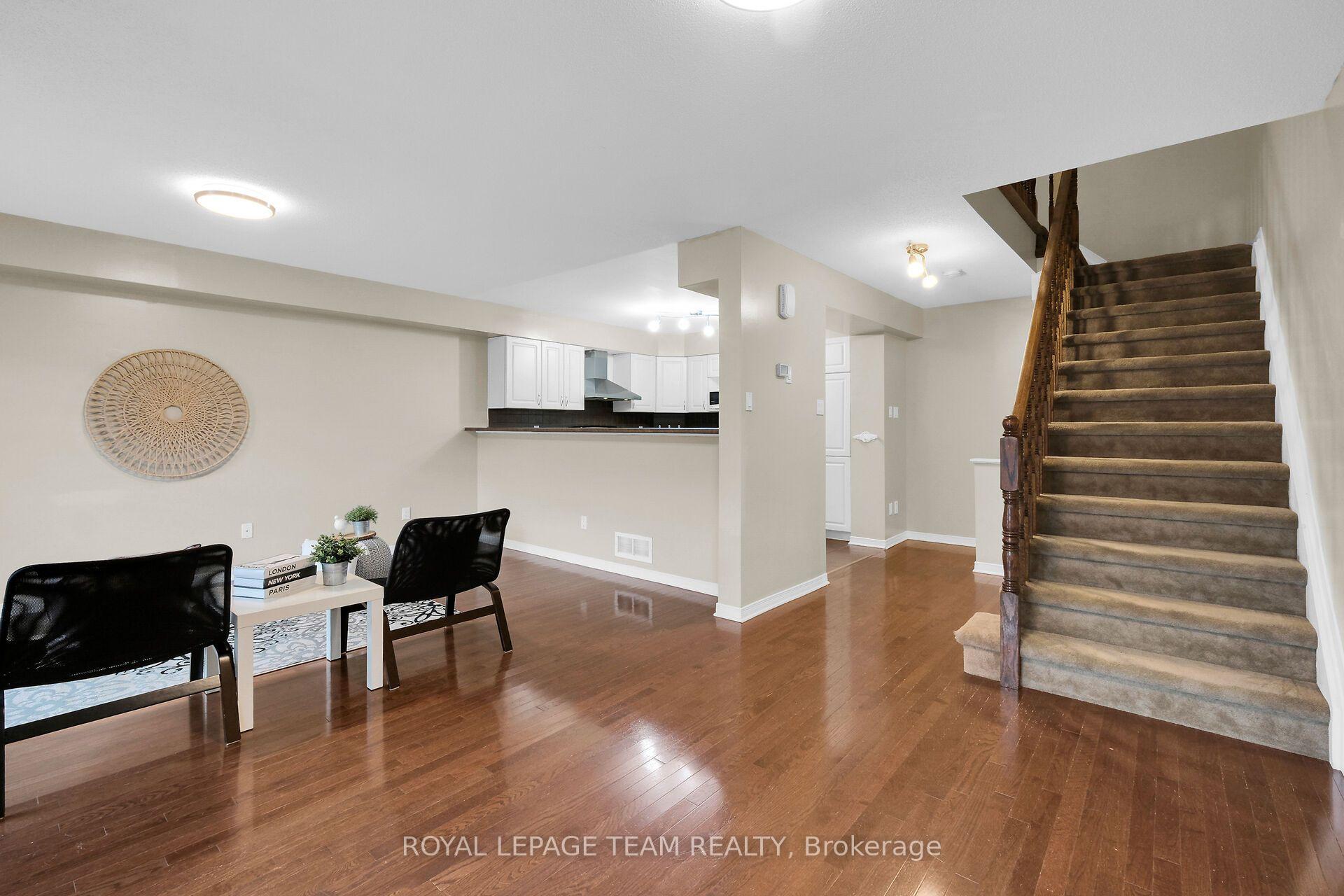 Photo 11 of 137 Corinth Private, Ottawa, Merivale Industrial Park/Citiplace — HOMEH