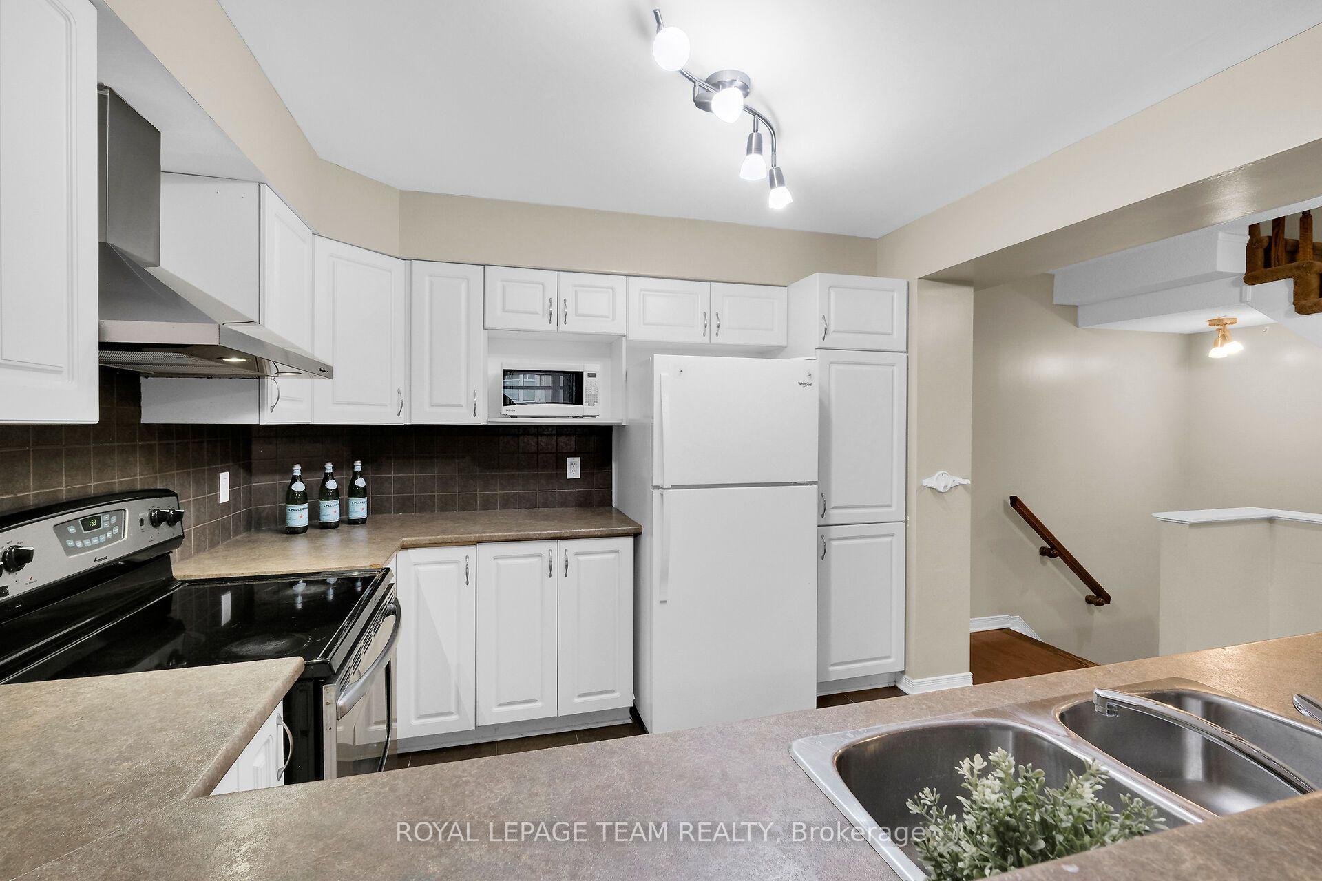 Photo 12 of 137 Corinth Private, Ottawa, Merivale Industrial Park/Citiplace — HOMEH