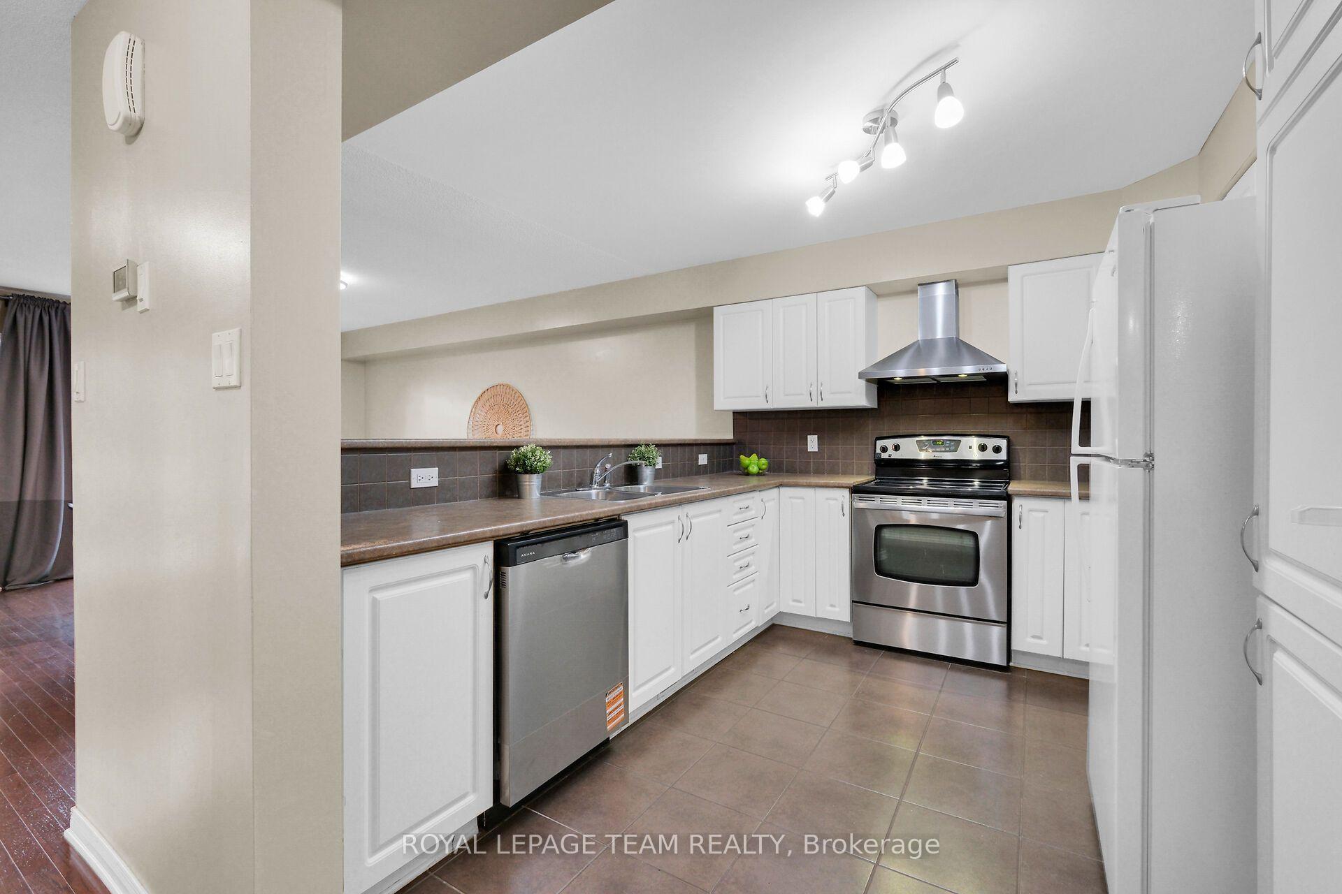 Photo 13 of 137 Corinth Private, Ottawa, Merivale Industrial Park/Citiplace — HOMEH