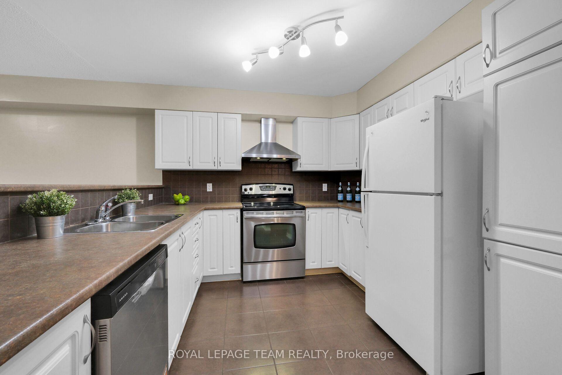 Photo 14 of 137 Corinth Private, Ottawa, Merivale Industrial Park/Citiplace — HOMEH