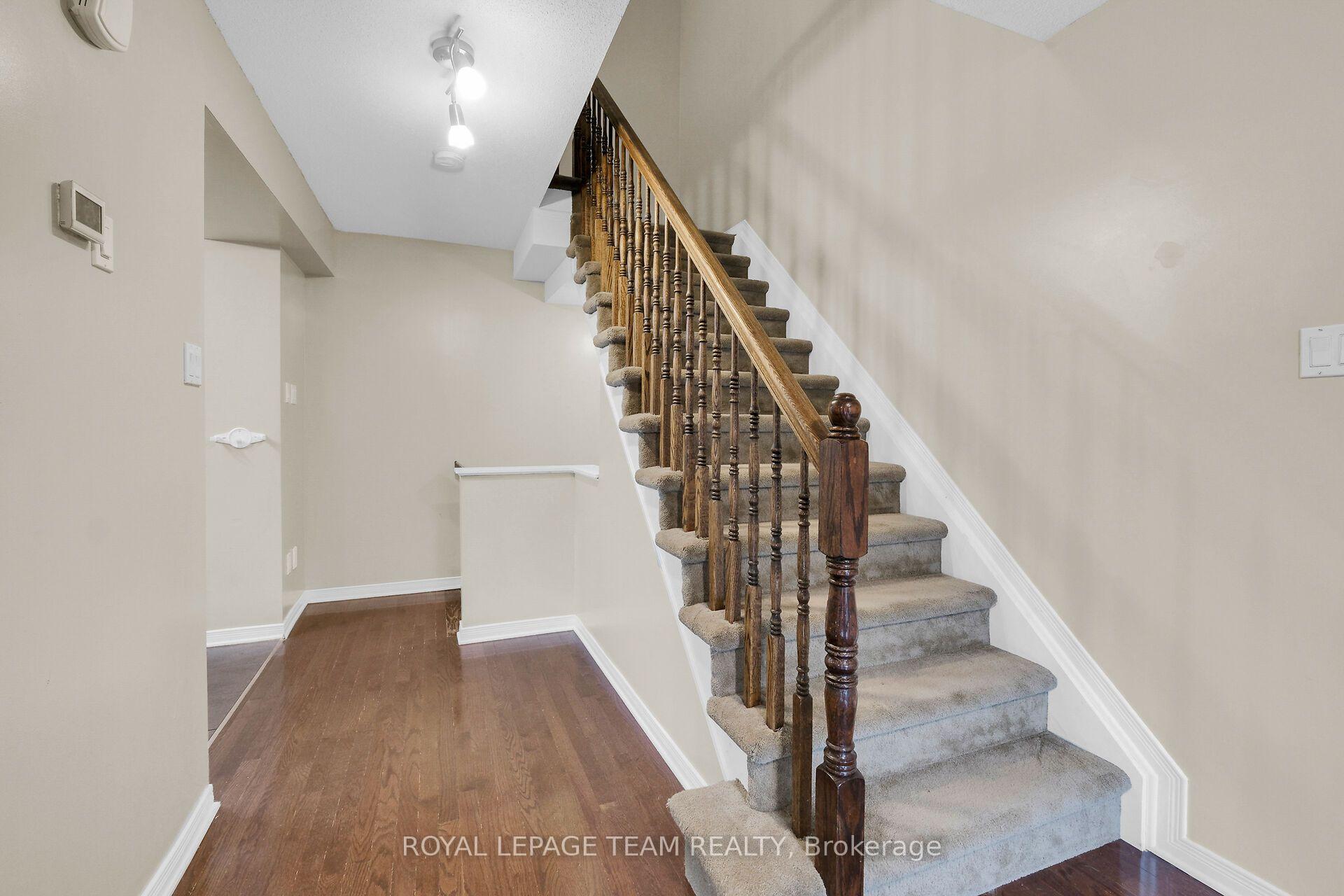Photo 17 of 137 Corinth Private, Ottawa, Merivale Industrial Park/Citiplace — HOMEH