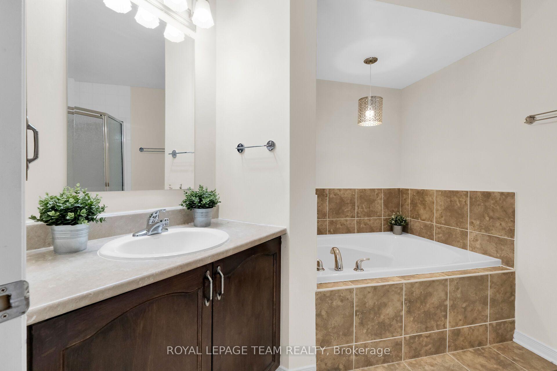 Photo 27 of 137 Corinth Private, Ottawa, Merivale Industrial Park/Citiplace — HOMEH