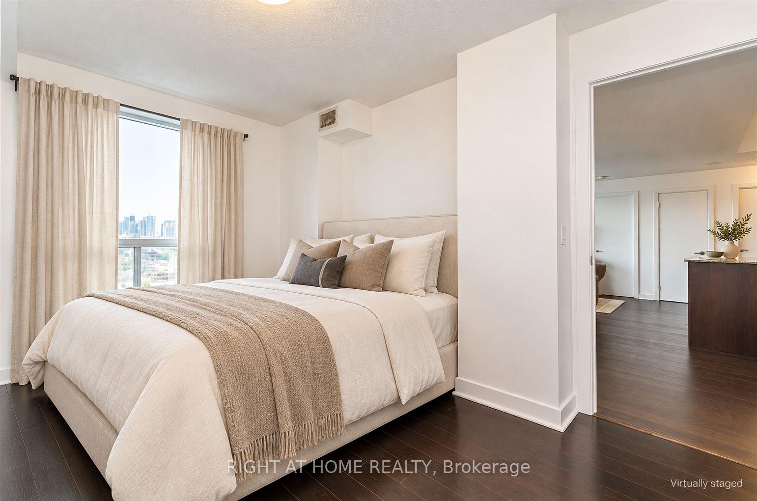 Photo 6 of Unit 1407, 80 Western Battery Road, Toronto, Niagara — HOMEH