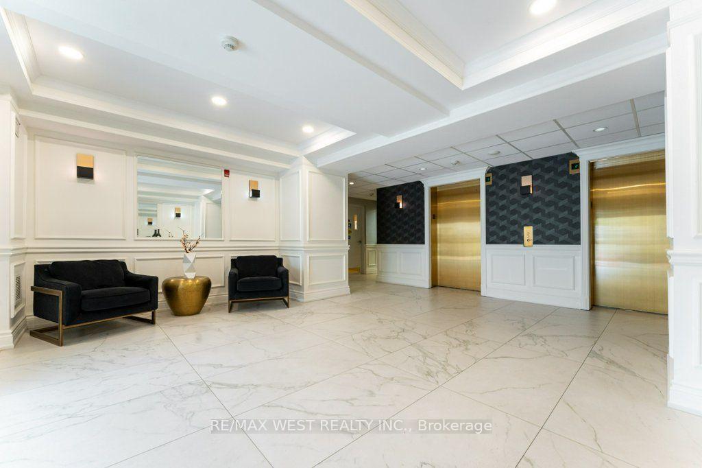 Photo 4 of Unit PH 413, 4620 Highway 7 Avenue, Vaughan, East Woodbridge — HOMEH