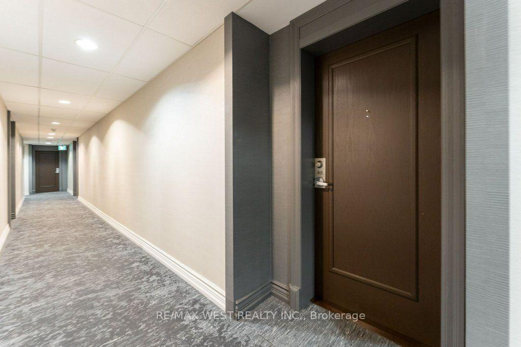 Photo 5 of Unit PH 413, 4620 Highway 7 Avenue, Vaughan, East Woodbridge — HOMEH