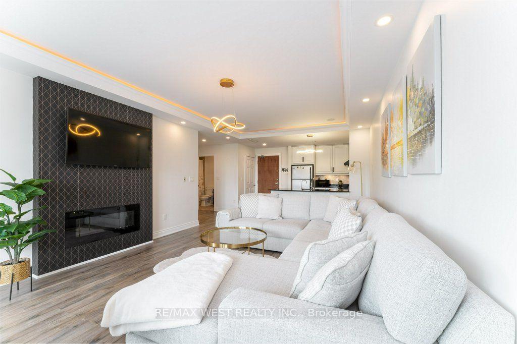 Photo 7 of Unit PH 413, 4620 Highway 7 Avenue, Vaughan, East Woodbridge — HOMEH