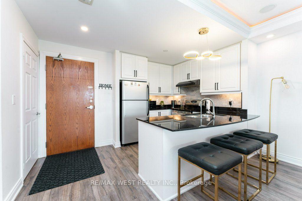 Photo 11 of Unit PH 413, 4620 Highway 7 Avenue, Vaughan, East Woodbridge — HOMEH