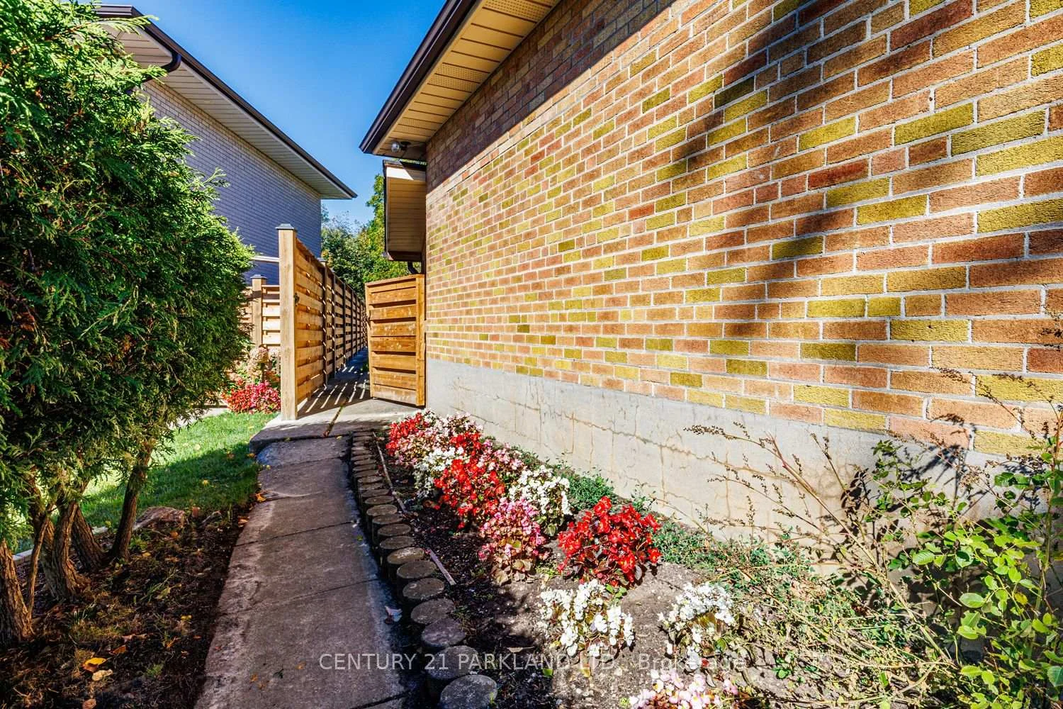 Photo 24 of 22 Waterfield Drive, Scarborough, Bendale — HOMEH