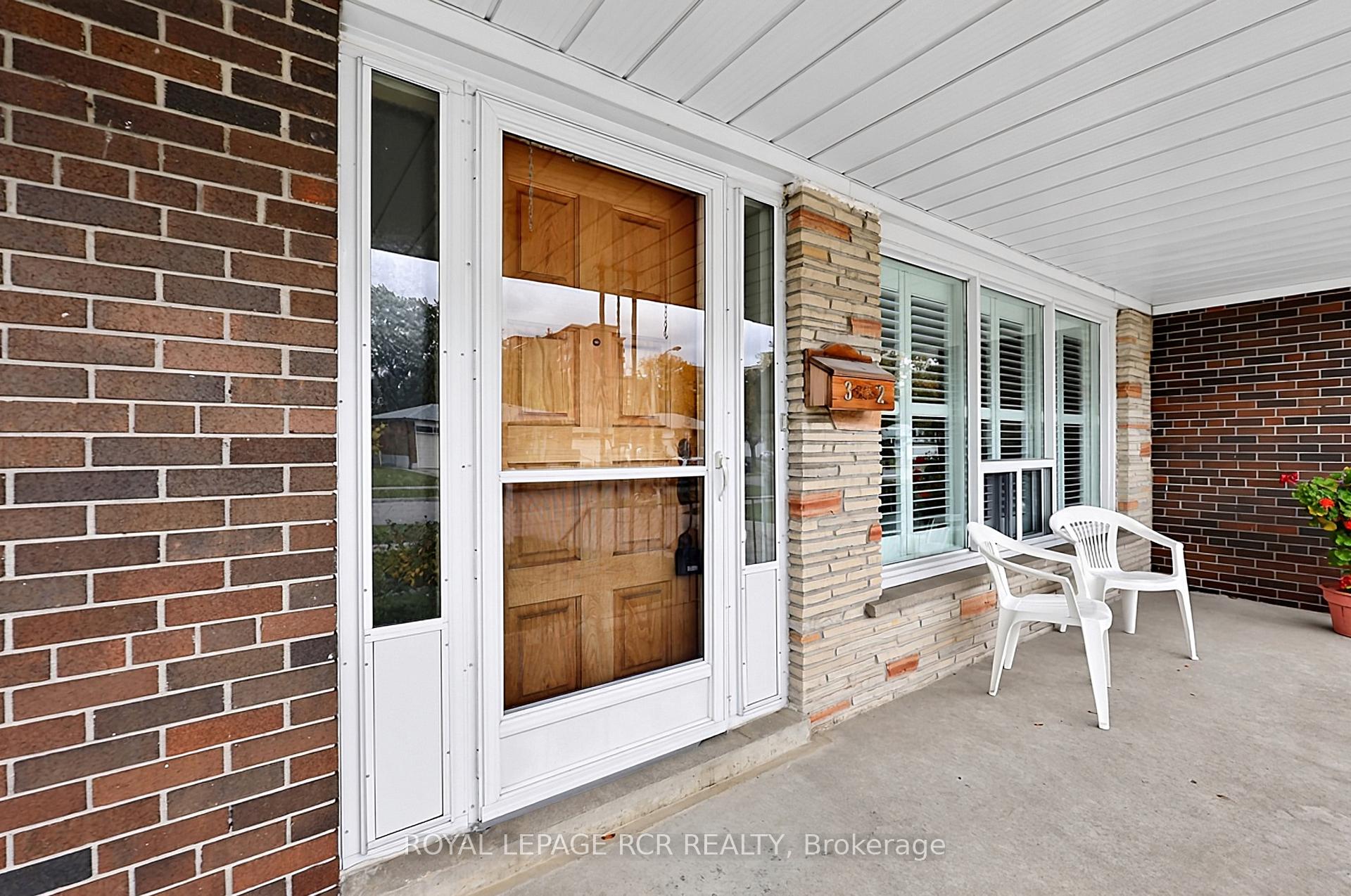 Photo 2 of 32 Bartel Drive, North York, Glenfield-Jane Heights — HOMEH