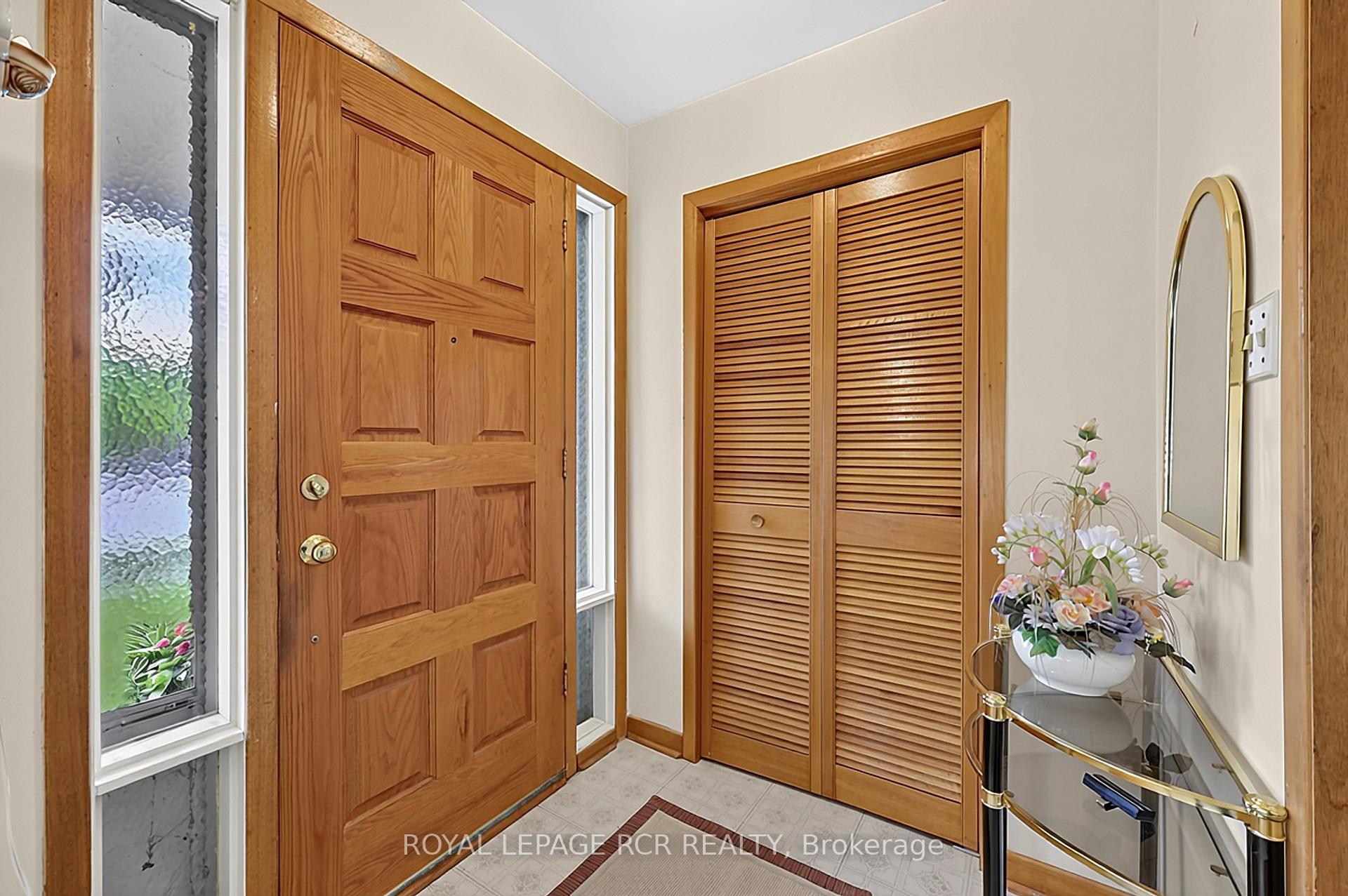 Photo 3 of 32 Bartel Drive, North York, Glenfield-Jane Heights — HOMEH