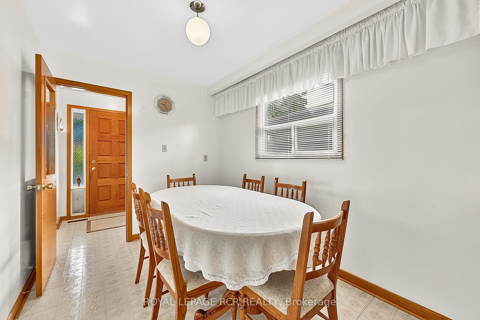 Photo 5 of 32 Bartel Drive, North York, Glenfield-Jane Heights — HOMEH